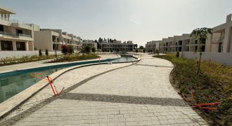 Townhouse Middle in Lake West Sheikh Zayed Compound