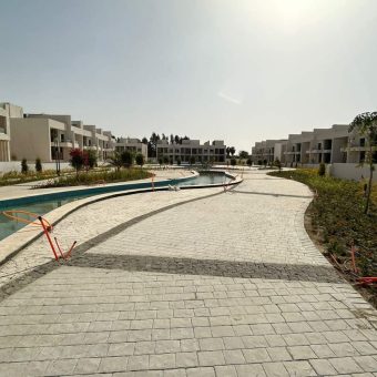 Townhouse Middle in Lake West Sheikh Zayed Compound